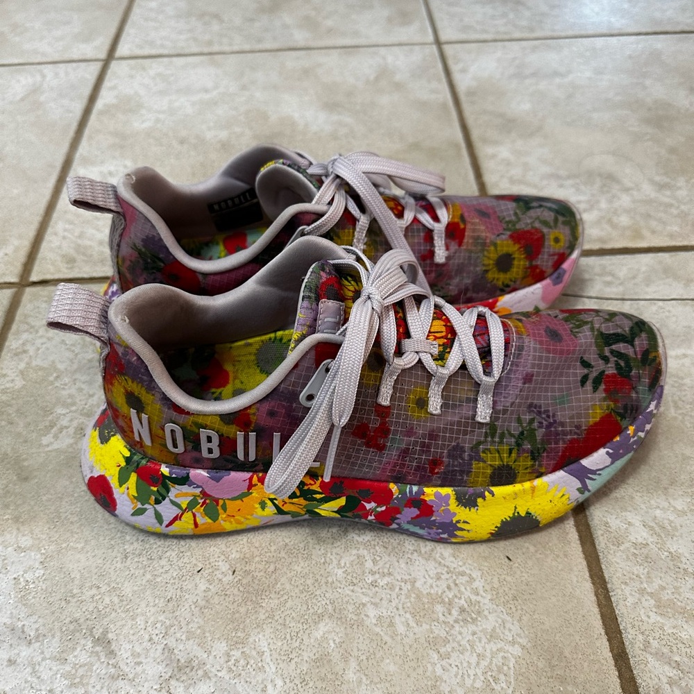 Nobull runners 
Size 8